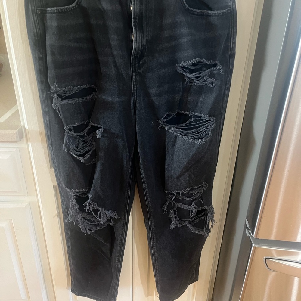 American Eagle Distressed Relaxed mom jeans